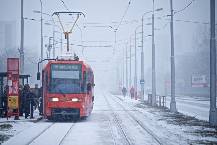 Ilustračný obrázok k článku Poľadovica skomplikovala premávku MHD i prímestskej dopravy