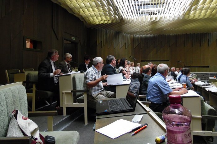 Ilustračný obrázok k článku V Humennom zasadnú poslanci: Na stole bude aj najdôležitejší dokument mesta