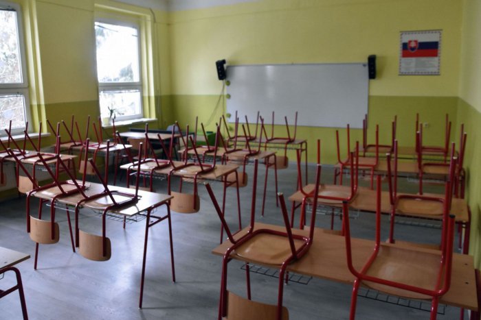 Ilustračný obrázok k článku Dôležité INFO pre žiakov, ktorí chcú vysvedčenie: Koľko učiteľov momentálne štrajkuje v Michalovciach?