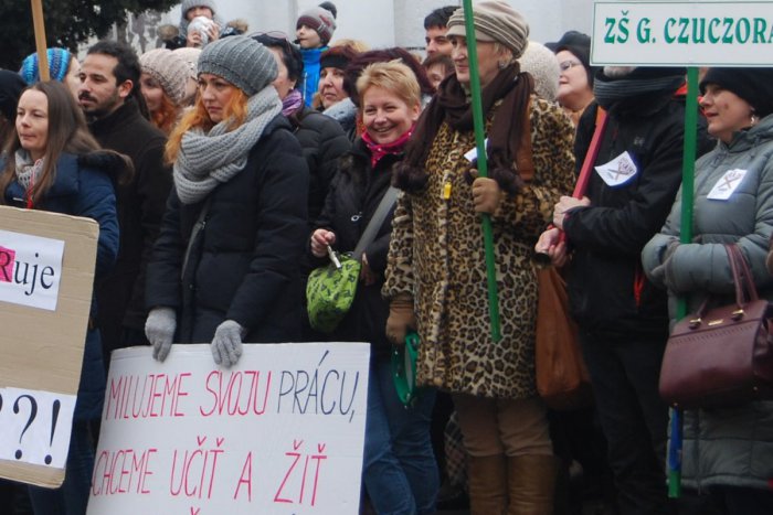 Ilustračný obrázok k článku Učiteľka novozámockej základnej školy na rovinu: Mária nám prezradila, ako skutočne vyzerá práca pedagóga