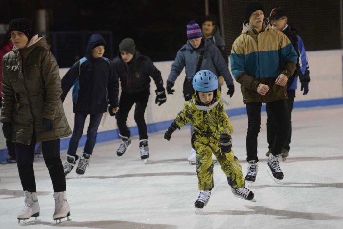 Ilustračný obrázok k článku Čas vytiahnuť korčule: Zimný štadión v Moravciach vchádza do novej sezóny