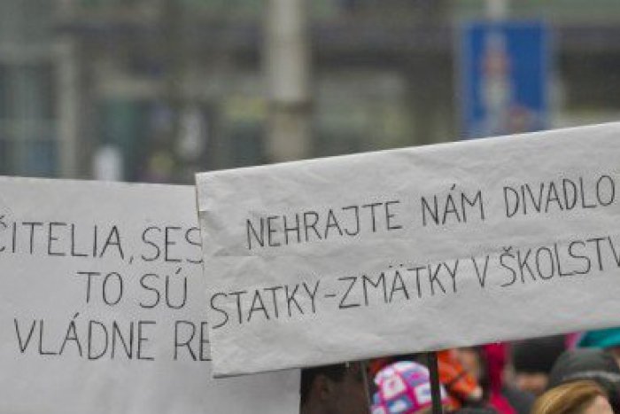 Ilustračný obrázok k článku Michalovská učiteľka Mária o štrajku na rovinu: V týchto chvíľach sa skutočne hanbím!