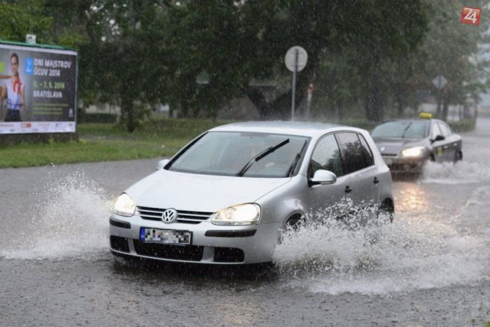 Ilustračný obrázok k článku Najvyššia výstraha pre okres Mikuláš: Meteorológovia varujú pred povodňou!