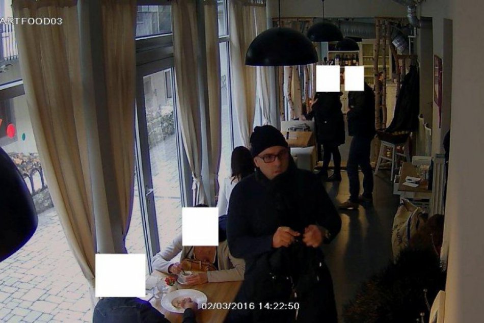 Ilustračný obrázok k článku V bystrickej reštaurácii sa odohrala krádež peňazí: FOTKY podozrivého muža!
