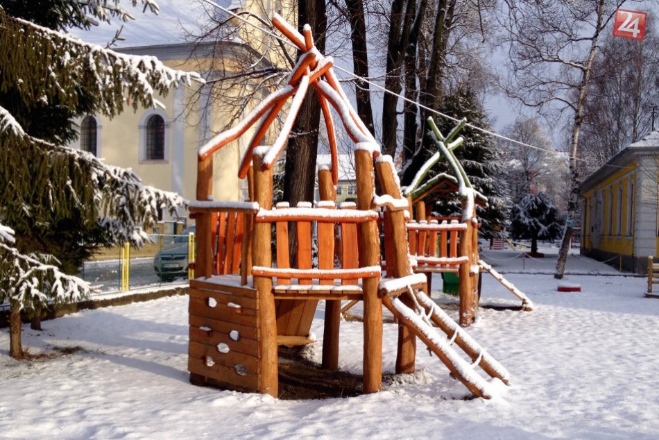 Ilustračný obrázok k článku V Poprade to po dlhšom čase opäť vyzerá ako cez zimu: Mesto po snežení skrášlila biela perina, FOTO