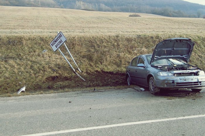 Ilustračný obrázok k článku Hrozivo vyzerajúca nehoda: Pokrčené plechy na troch autách, búral aj kamión!
