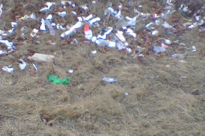 Ilustračný obrázok k článku Neporiadok okolo hypermarketov: V západnej časti  Popradu vyzbierali skoro dve tony odpadu