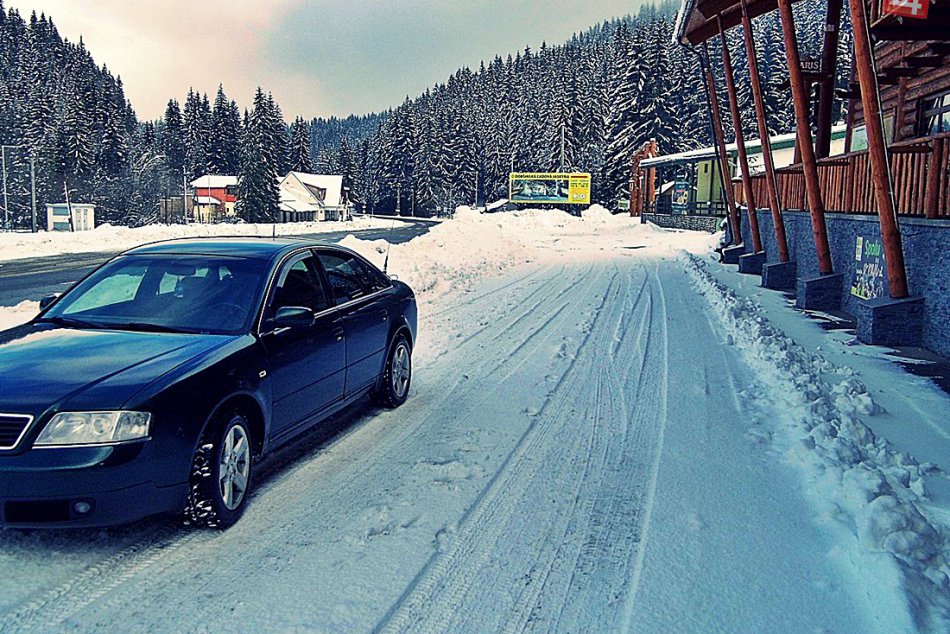 Ilustračný obrázok k článku Perinbaba v akcii a počasie už robí problémy: Takto komplikuje dopravu sneh na ceste pod Tatrami!