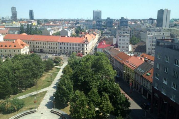 Ilustračný obrázok k článku Nádej pre zeleň v Bratislave? Niekoľkoročný boj o záchranu parku na Kollárovom námestí prináša prvé úspechy