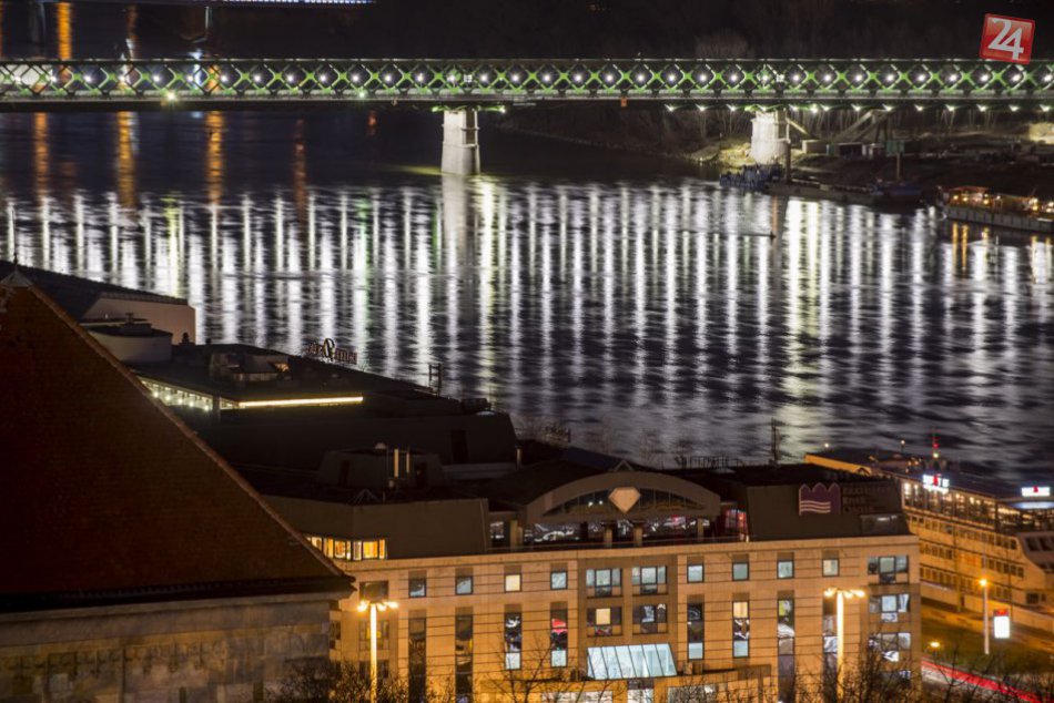Ilustračný obrázok k článku FOTO: Nový Starý most už v noci neprehliadnete
