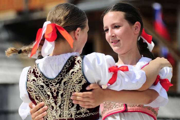 Ilustračný obrázok k článku Gemersko - malohontské folklórne slávnosti lákajú tradíciami: Kompletný PROGRAM!