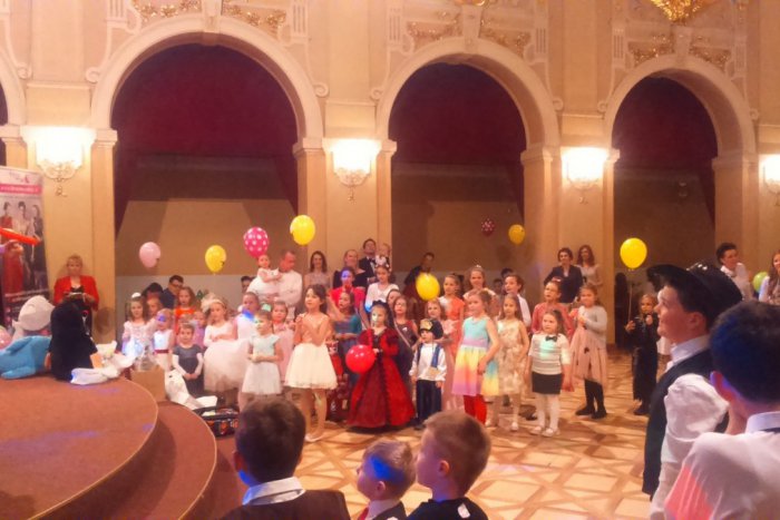 Ilustračný obrázok k článku Princezné, čarodejnice aj rytieri:  FOTO A VIDEO z plesu v Spišskej, na ktorom sa bavili tí najmenší
