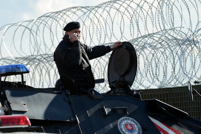 Ilustračný obrázok k článku Pri Rusovciach nacvičovali postavenie bariéry v prípade nelegálnej migrácie