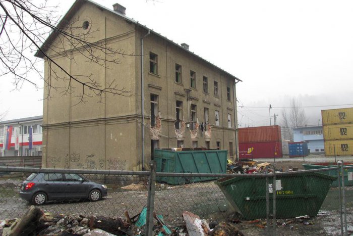 Ilustračný obrázok k článku Na Bratislavskej ulici idú búrať bytový dom: Prepadli sa v ňom poschodia!
