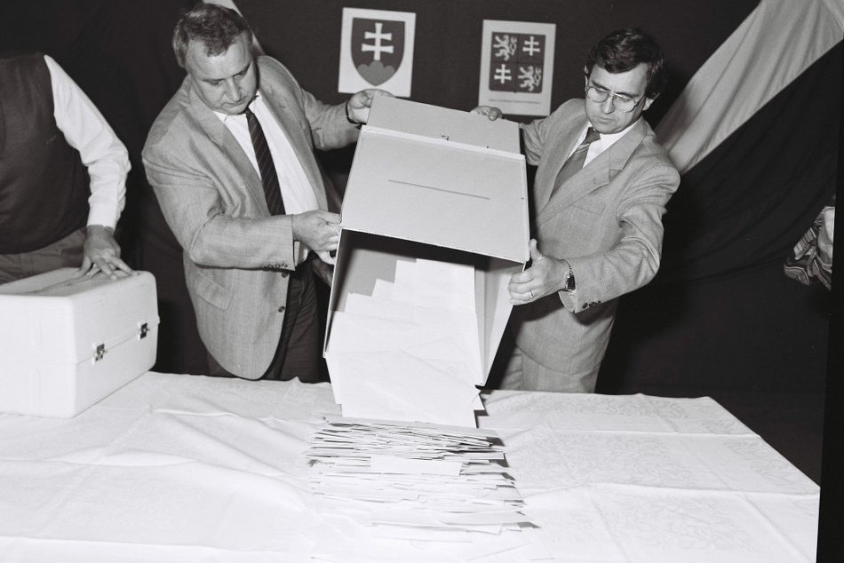 Ilustračný obrázok k článku Prvé slobodné voľby v okrese Nové Zámky: Koho preferovali obyvatelia v roku 1990?
