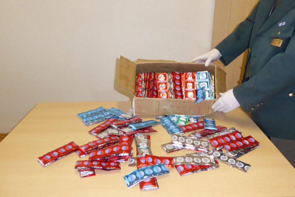 Ilustračný obrázok k článku Na žilinskej pošte zadržali kurióznu zásielku: Vyše tisíc kusov falošných kondómov!