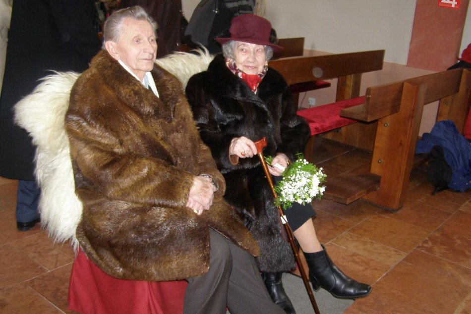 Ilustračný obrázok k článku Platinová svadba alebo viac ako 25 tisíc spoločných dní: Manželia Pisarčíkovci spod Tatier sú spolu 70 rokov
