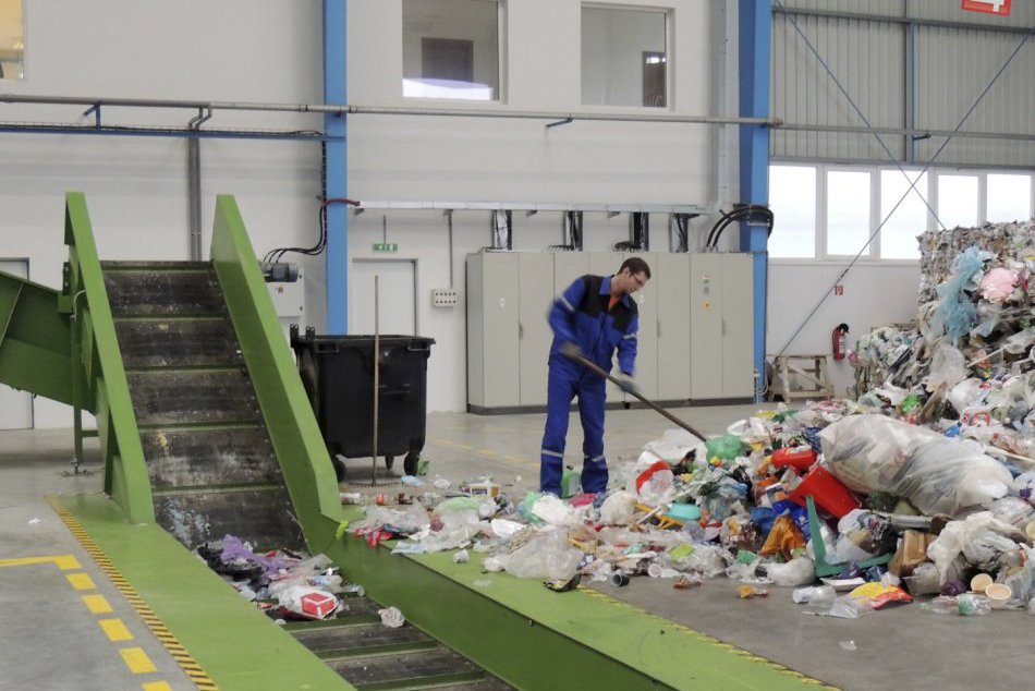 Ilustračný obrázok k článku Miliónové odpadové centrum v Žiari funguje už takmer rok: Čo vlastne robí?