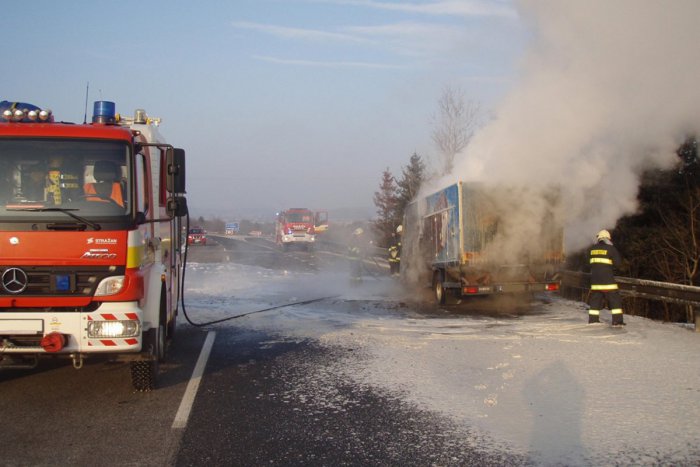 Ilustračný obrázok k článku Požiar nákladiaka pri čerpačke v Prešove: Plamene zachvátili kabínu kamióna, vodič utrpel popáleniny!