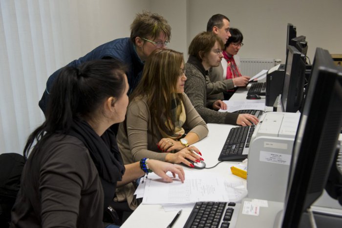 Ilustračný obrázok k článku VOĽBY 2016: Prvé priebežné neoficiálne výsledky by mohli byť známe po 22.40 hod.