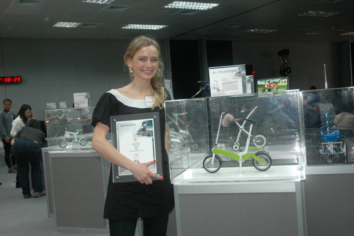 Ilustračný obrázok k článku Žilinčanka Barbora žne úspechy ako dizajnérka: Navrhla vozík pre bezdomovcov aj UV čistič riadu!