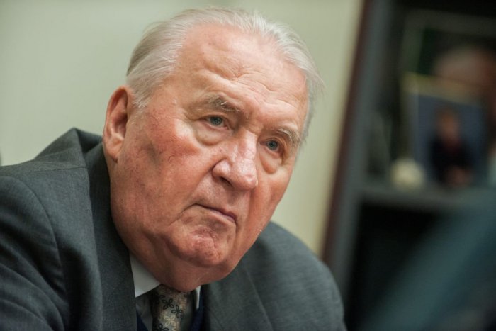 Ilustračný obrázok k článku K exprezidentovi Michalovi Kováčovi museli opäť privolať záchranku