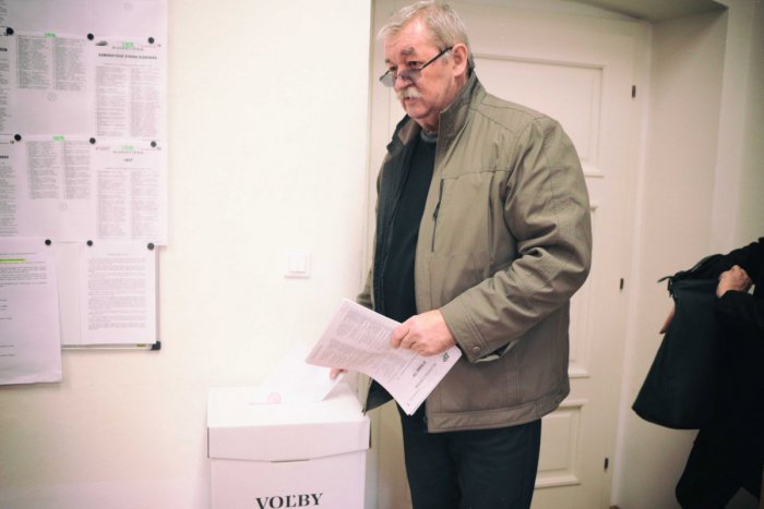Ilustračný obrázok k článku Zvýšený záujem zo strany voličov: Do volebných miestností museli dodať hlasovacie lístky