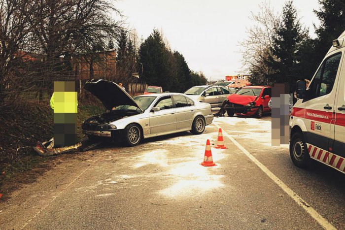 Ilustračný obrázok k článku Vodič (24) BMW nezvládol riadenie: Nasledovala zrážka a zásah hasičov!