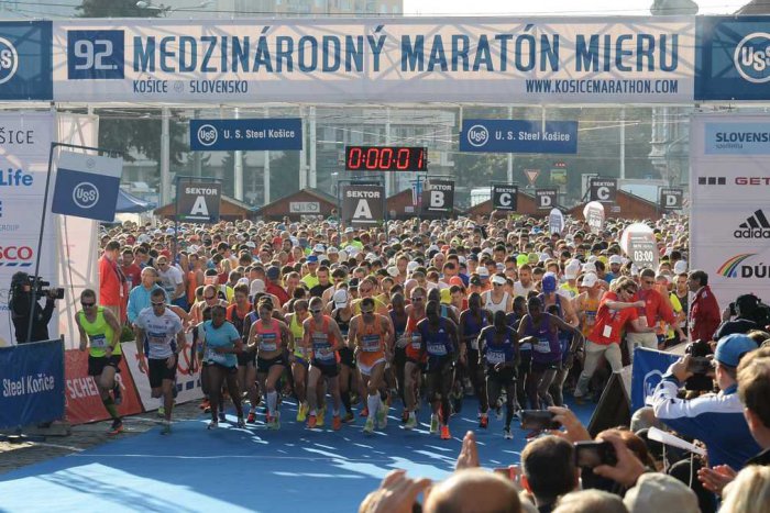 Ilustračný obrázok k článku Medzinárodný maratón mieru beží s dobou: Spája beh s charitou
