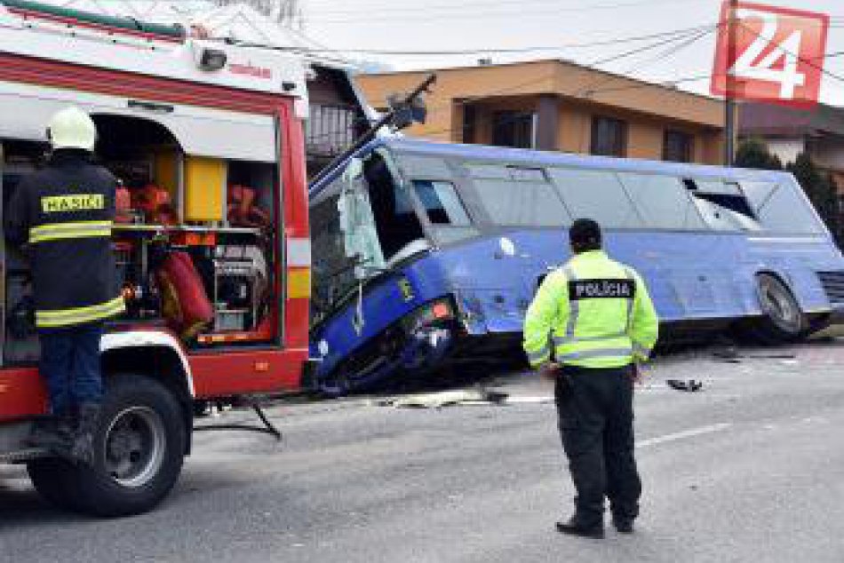Ilustračný obrázok k článku Nehoda plného autobusu: FOTO z miesta nešťastia