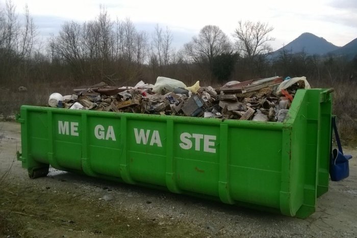 Ilustračný obrázok k článku Dobrovoľne čistí naše mesto od odpadkov: Ivan sa stará o 17 lokalít!