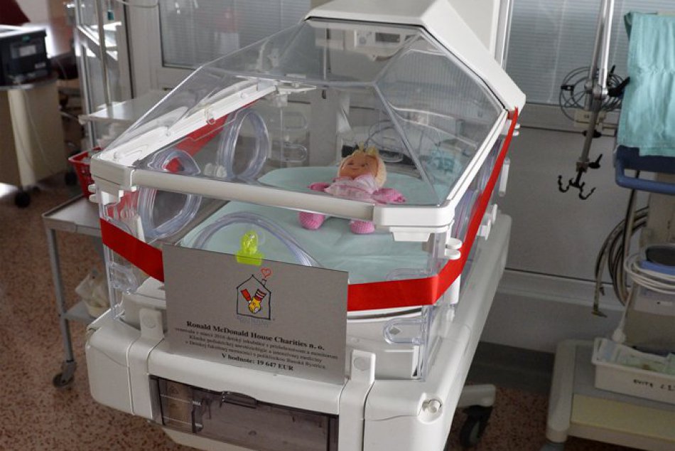 Ilustračný obrázok k článku Špeciálna novinka v bystrickej nemocnici: Prístroj, ktorý poskytne komfort predčasne narodeným bábätkám
