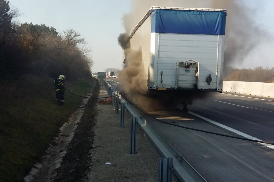 Ilustračný obrázok k článku Požiar kamiónu na D1: Spôsobil obmedzenia v doprave