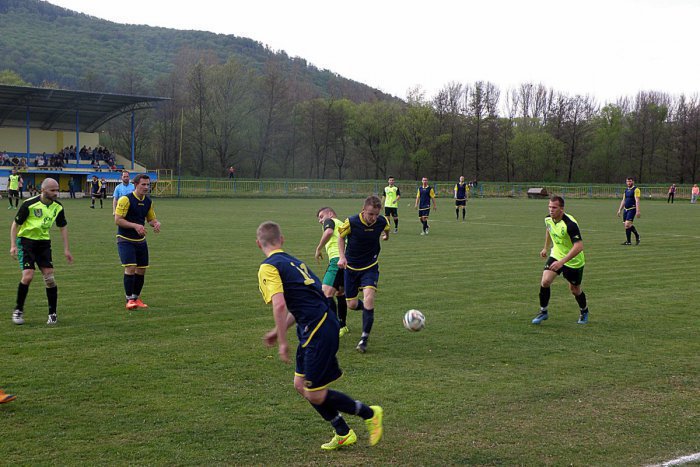 Ilustračný obrázok k článku Domáci trávnik priniesol úspech: Futbalisti MFK Rožňava získali cenné body