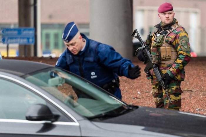 Ilustračný obrázok k článku Slovensko vo svete: Britskí gangstri i francúzski teroristi nakupujú zbrane u nás