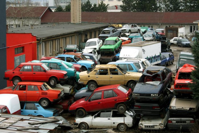 Ilustračný obrázok k článku Šéf nitrianskych mestských na rovinu: Aké páky platia na majiteľov autovrakov?