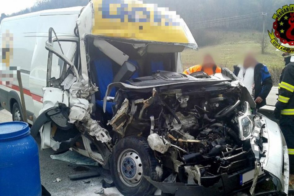 Ilustračný obrázok k článku Nehoda na R1 pri Žiari: Vodič (43) dodávky so zraneniami prevezený do nemocnice! FOTO