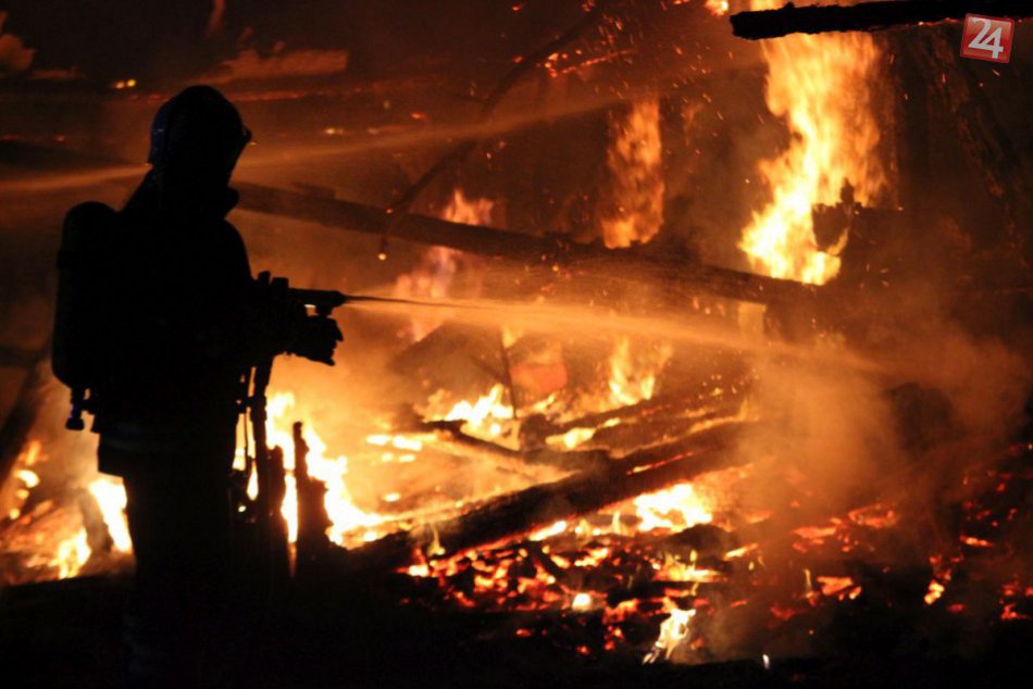 Ilustračný obrázok k článku Autentické zábery: Plamene v centre mesta, požiar sa rozhorel priamo medzi domami
