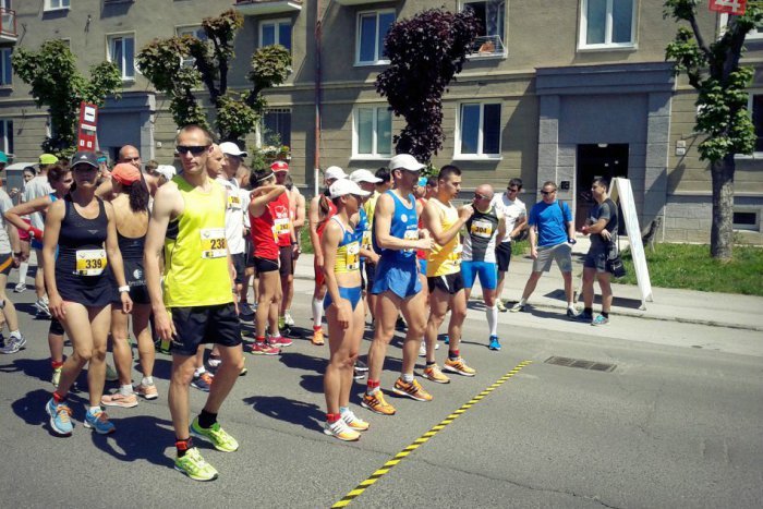 Ilustračný obrázok k článku Žiarske ulice opäť ožijú behom: Termín 7. ročníka mestského polmaratónu je vonku