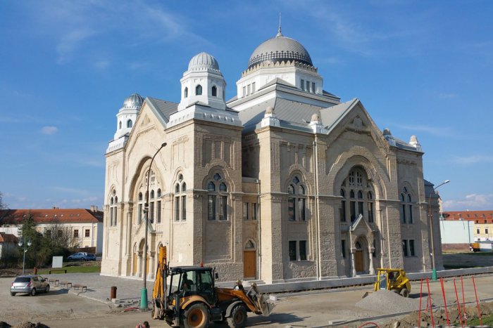 Ilustračný obrázok k článku Lučenčania sa dočkali novinky. Koľko budú stáť sobášne obrady v synagóge?
