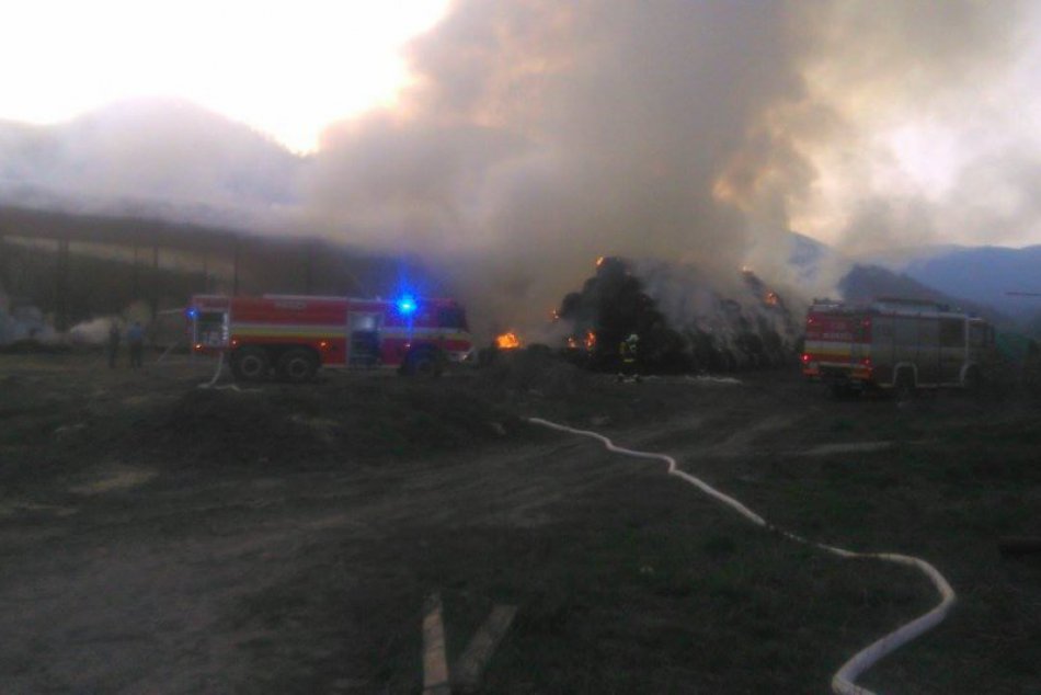 Ilustračný obrázok k článku FOTO z miesta: Hasiči museli vyraziť do akcie: V areáli družstva vypukol požiar!