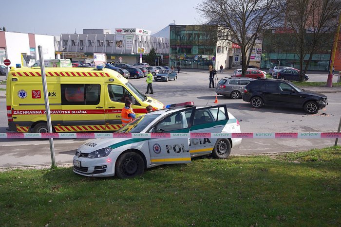 Ilustračný obrázok k článku AUTENTICKÉ FOTO: Mladá vodička s BMW vrazila do policajného auta!