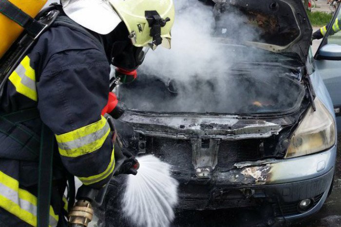Ilustračný obrázok k článku Požiar luxusného auta vo Višňovom: Hasiči zasahovali v dýchacích prístrojoch