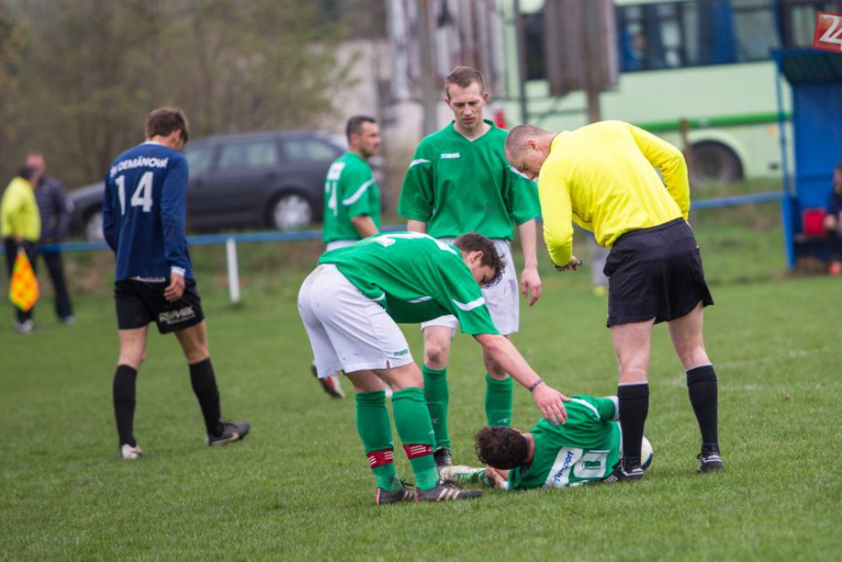 Ilustračný obrázok k článku Futbalová pozvánka na víkend: Záchranársky zápas v Liskovej, stretnutie kola v Dúbrave