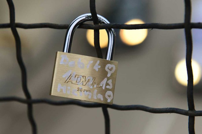 Ilustračný obrázok k článku Romantici, zbystrite pozornosť: Archívne FOTO známeho košického mostu vám spravia deň