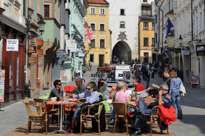 Ilustračný obrázok k článku Markíza má tiež svoje pravidlá. Čo nás čaká na letných terasách v centre Bratislavy?