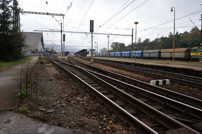 Ilustračný obrázok k článku Vlaky čakajú v Bratislave obmedzenia, opravuje sa trať