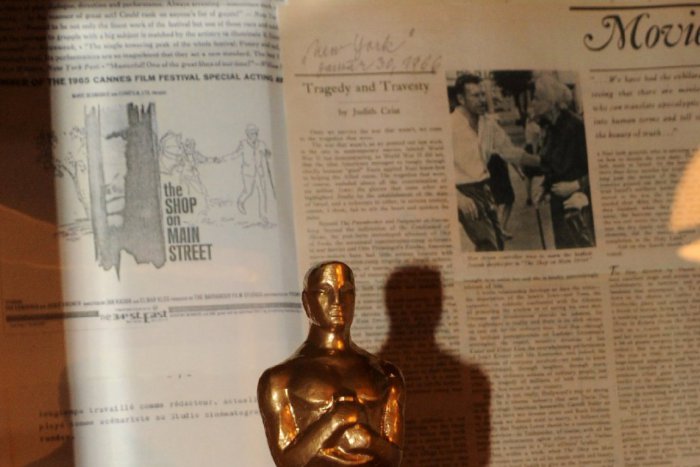 Ilustračný obrázok k článku Obchod na korze, jediný slovenský film ovenčený Oscarom: Jeho scenár napísal rodený Humenčan, ktorý miloval toto mesto