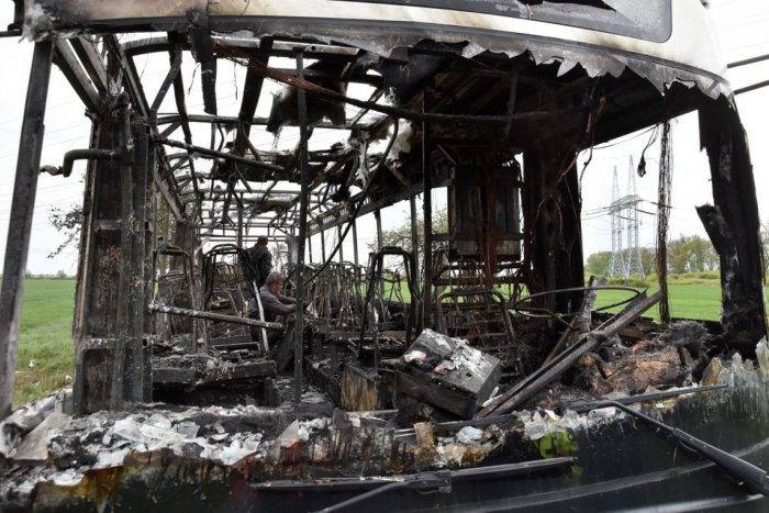 Ilustračný obrázok k článku Na Zemplíne zhorel autobus: Aha, čo z neho zostalo! FOTO