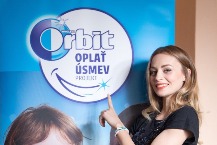 Ilustračný obrázok k článku Oplaťte úsmev aj vy: Kampaň obľúbených žuvačiek Orbit pomáha znevýhodneným deťom vyčarovať úsmev na tvári